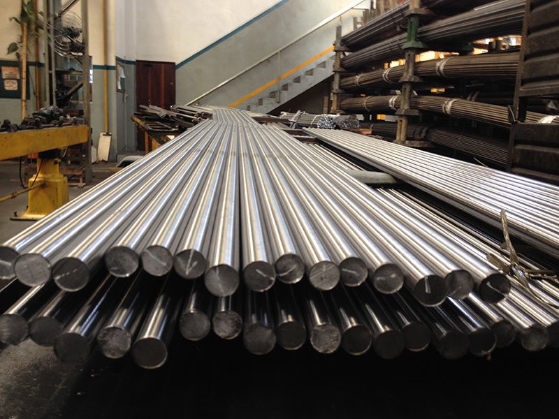 Barras de aço carbono: qual é o peso específico do aço?